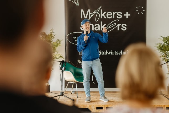 Joël Kaczmarek auf der Bühne bei Makers and Shakers